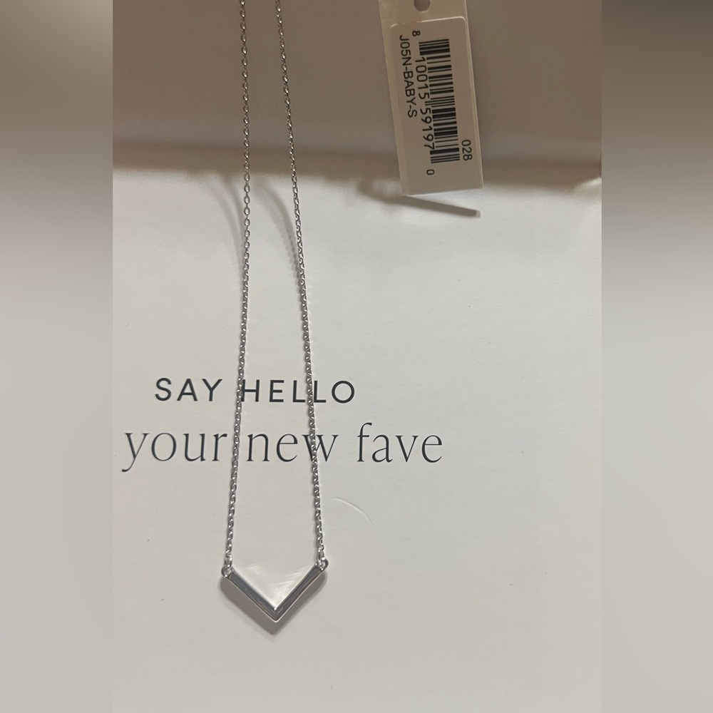 Uncommon James Baby V necklace in silver